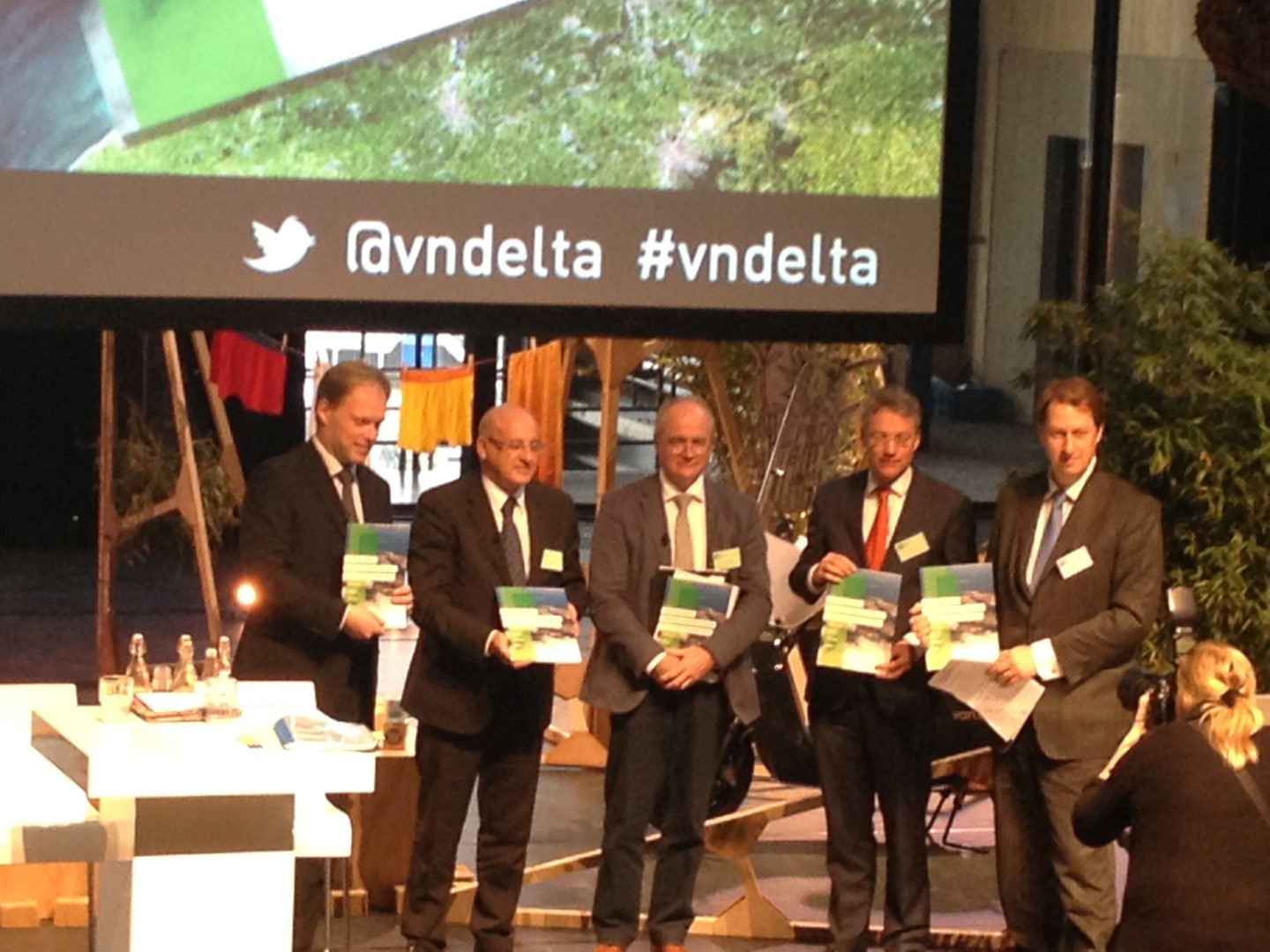 VNDelta Stepping stones towards a biobased economy in the Flemish Dutch Delta