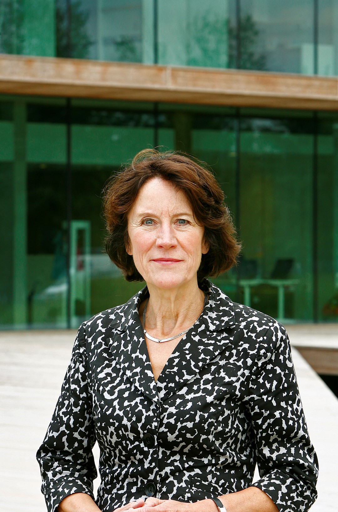 Wageningen - Portret Directeur NIOO Louise Vet. Brochure NIOO.