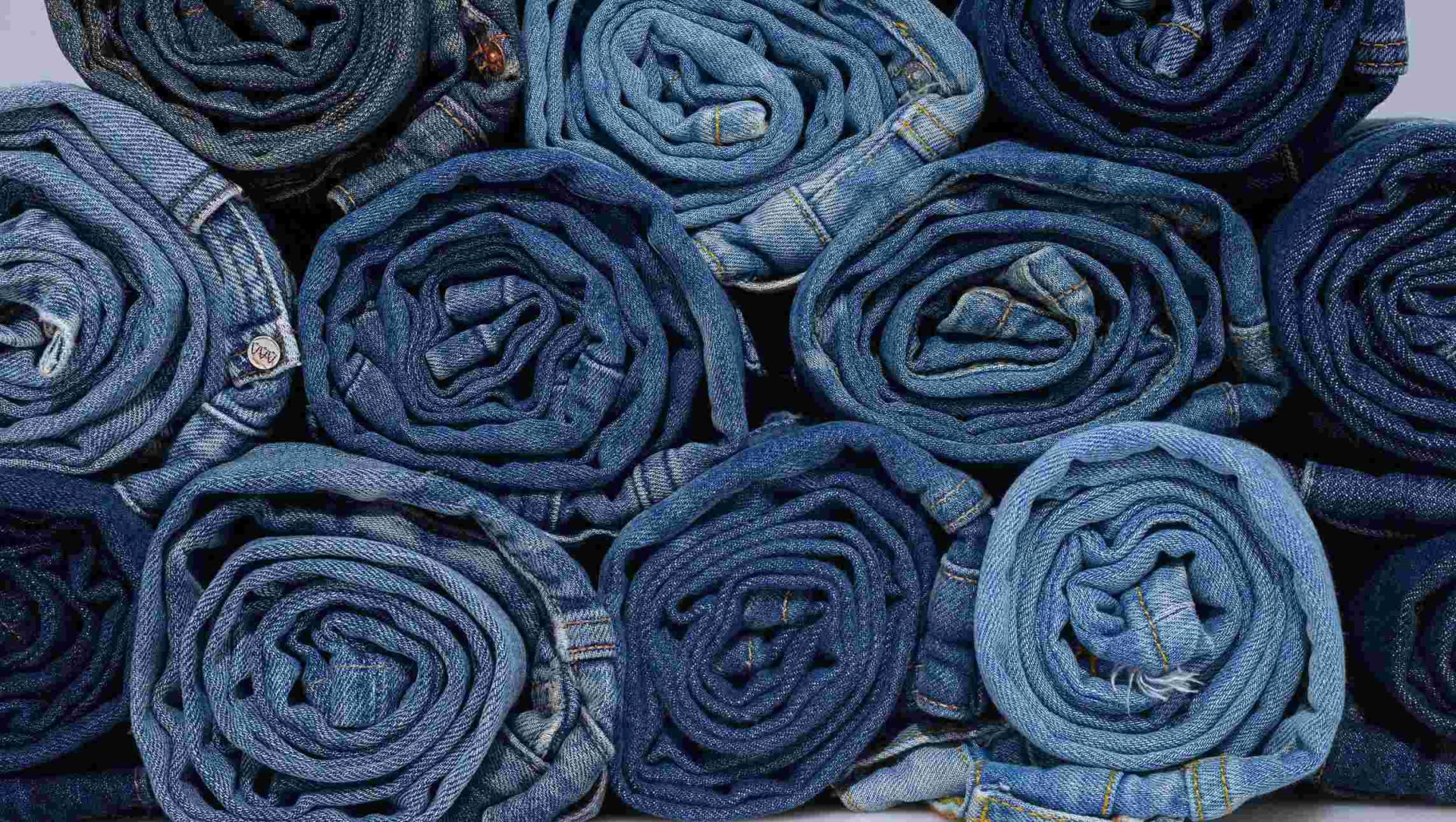 shutterstock_519361828 opgerolde spijkerbroeken jeans