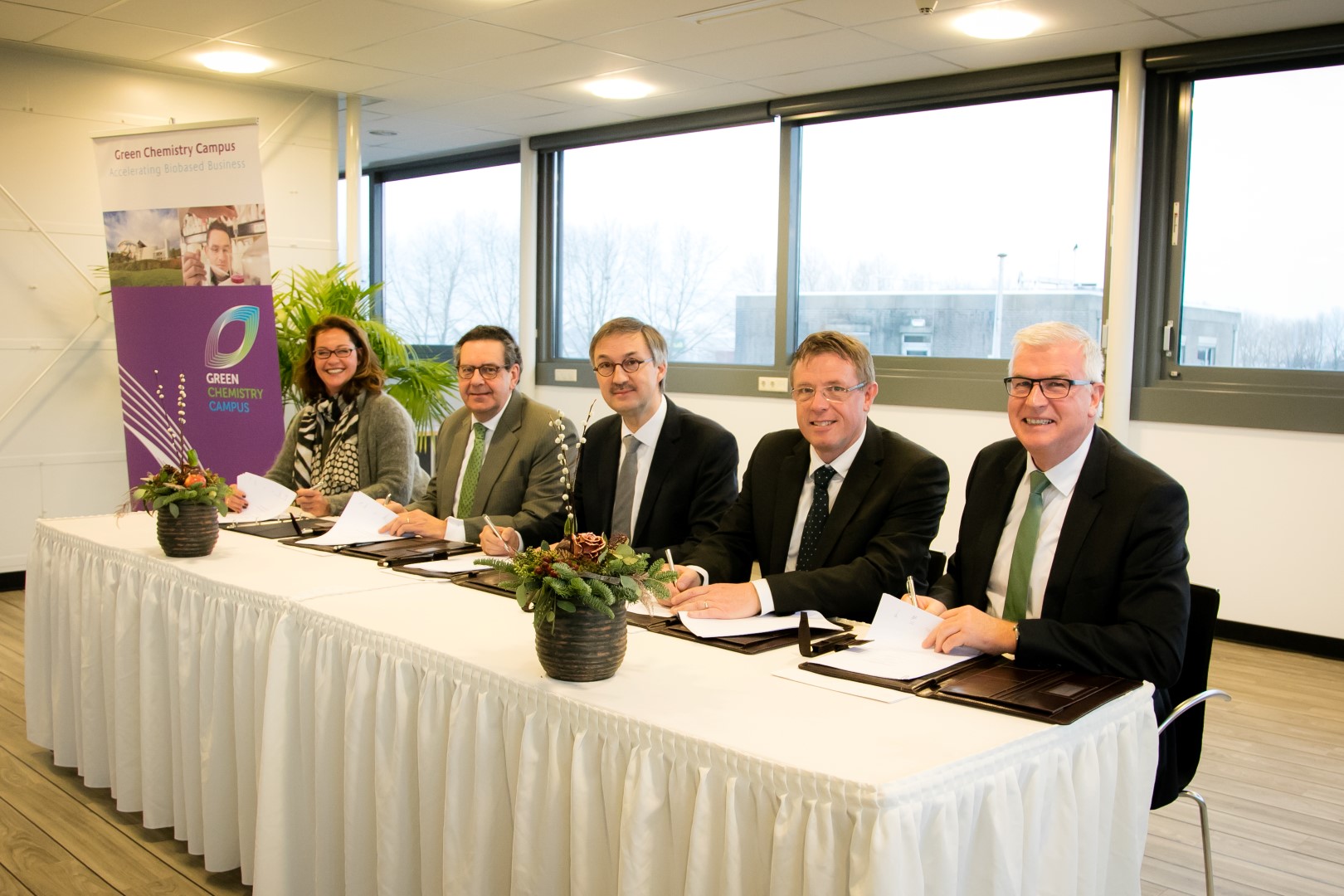 Vlnr. Annemarie Vrijenhoek-De Vries, Bert Pauli , Peter van den Dorpel , Leon Kalle en Henk Rosman