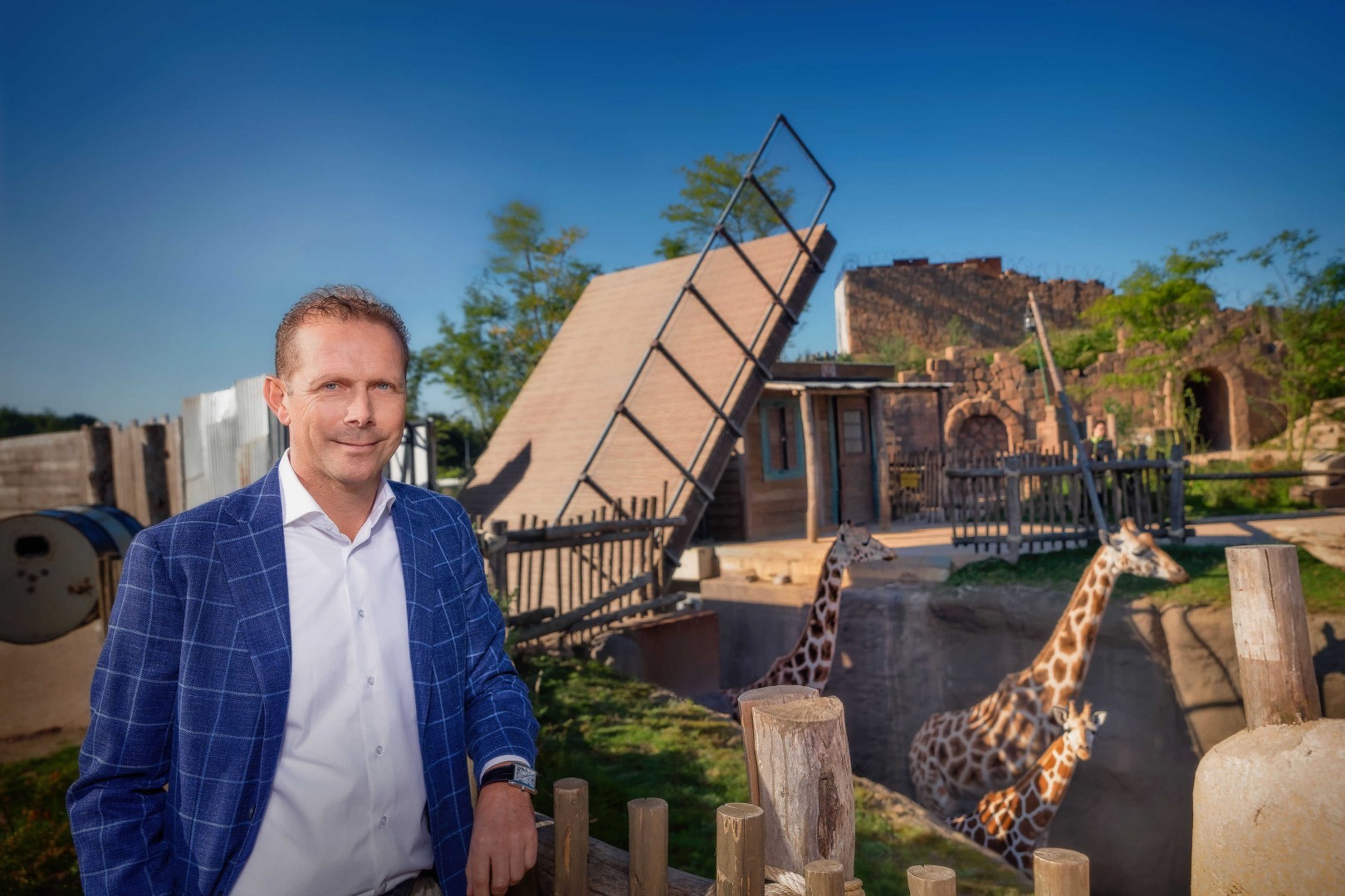 Greenpac drenthe man dierentuin giraffe small
