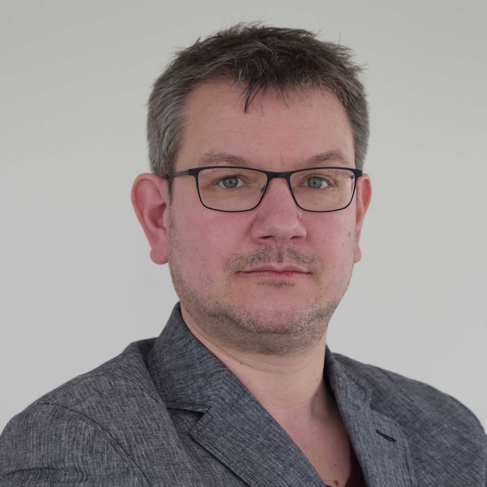 Peter van den Broek small