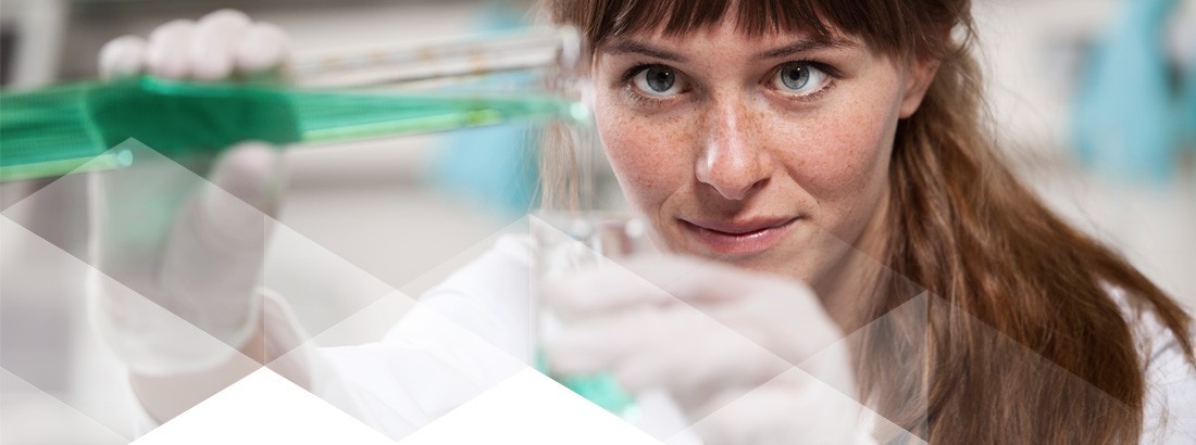 biorizon slide vrouw met reageerbuis laboratorium