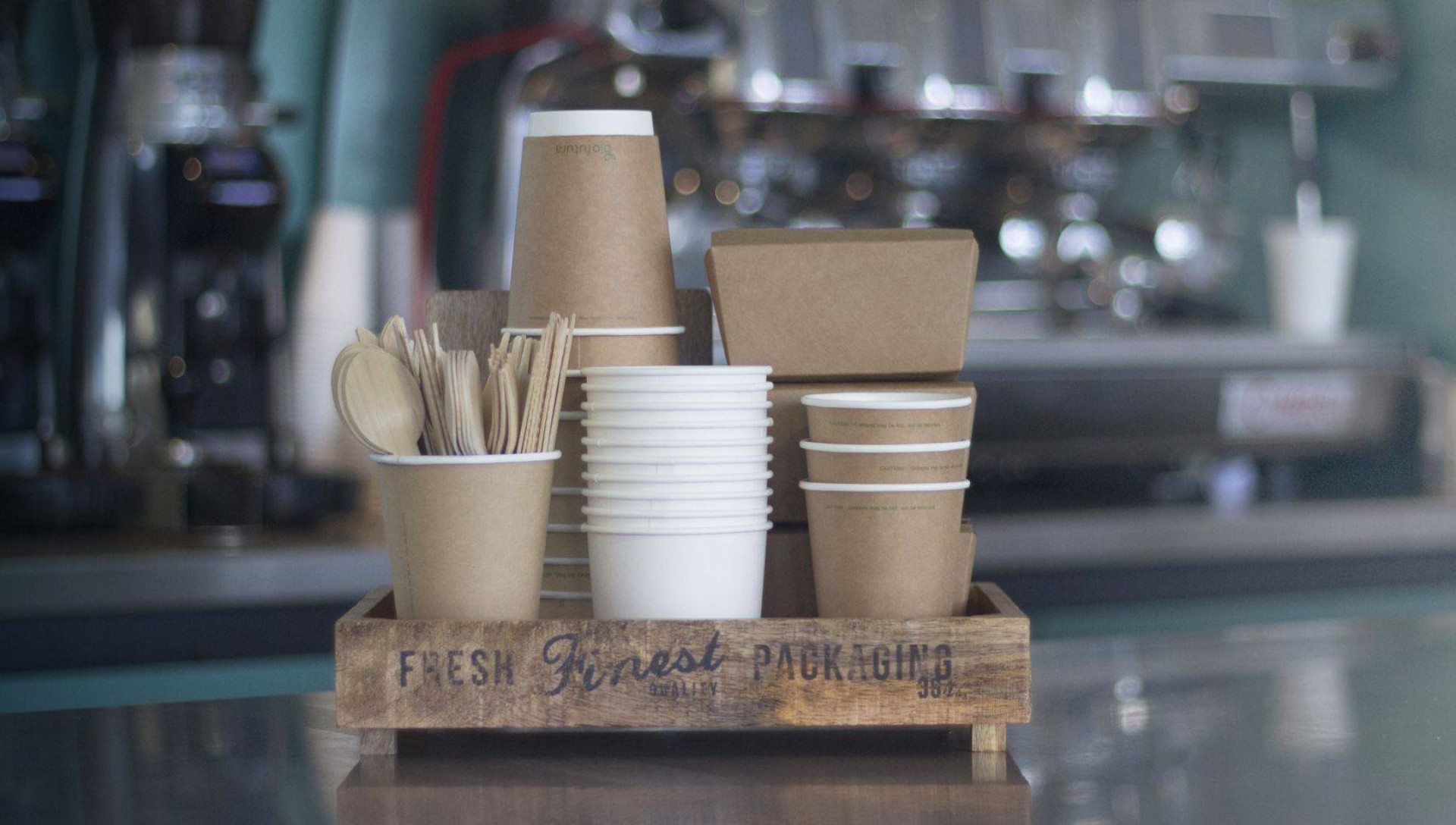 Kartonnen bekers en bordjes