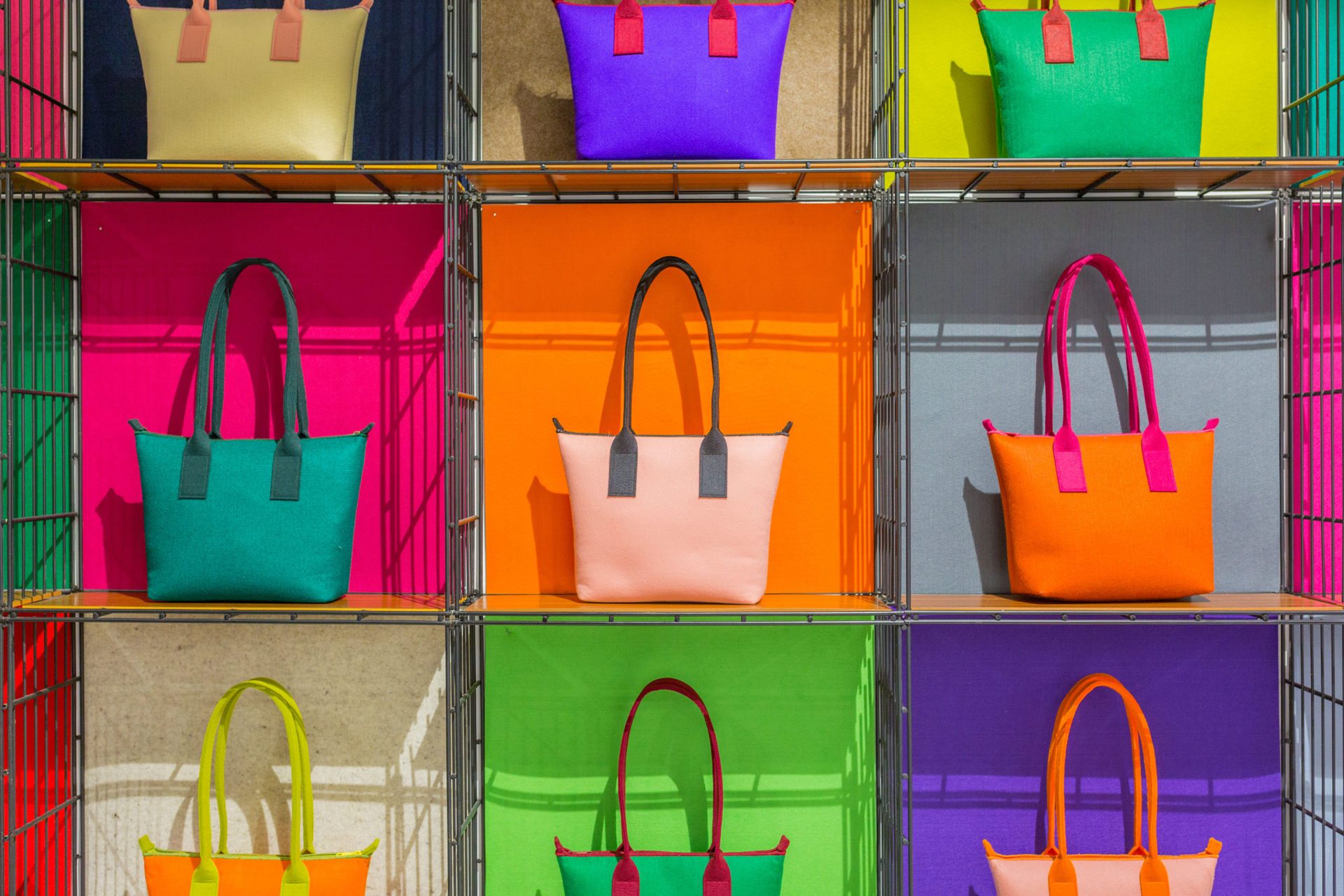 Handtasjes in felle kleuren