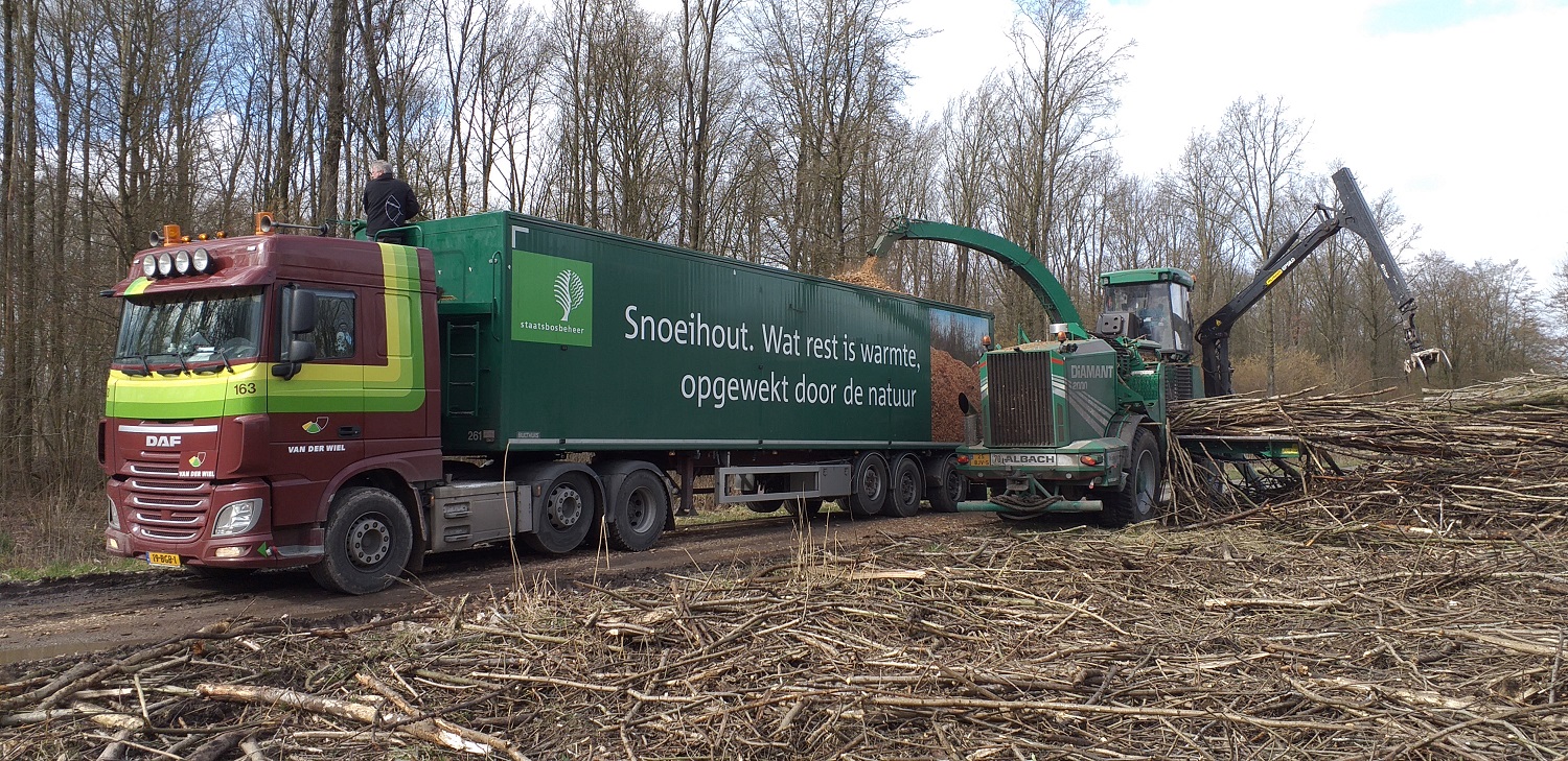 20190304 Chippen en transport van biomassa door Staatsbosbeheer