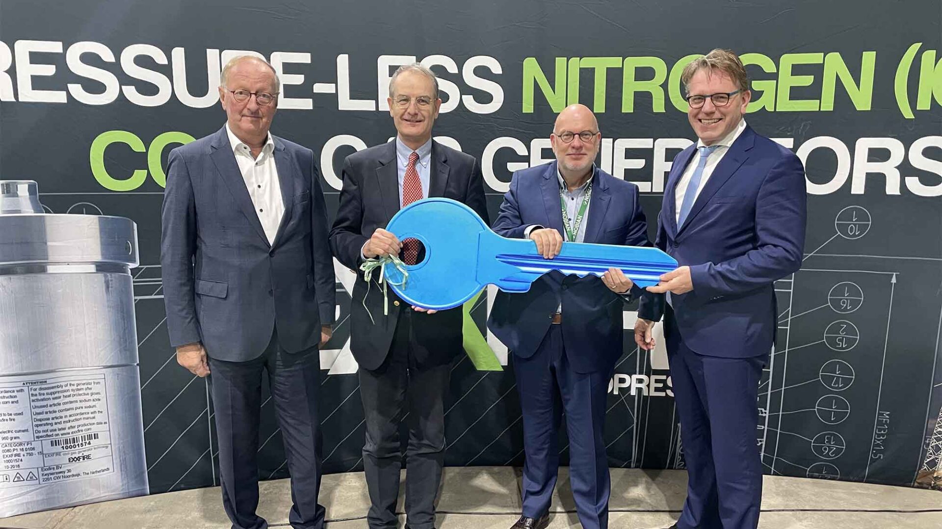 Vlnr IJzebrand Rijzebol (Provincie Groningen), Harm Botter (ExxFire), Johan Visser (initiator Chemport Innovation Center), Cas König (Groningen Seaports)