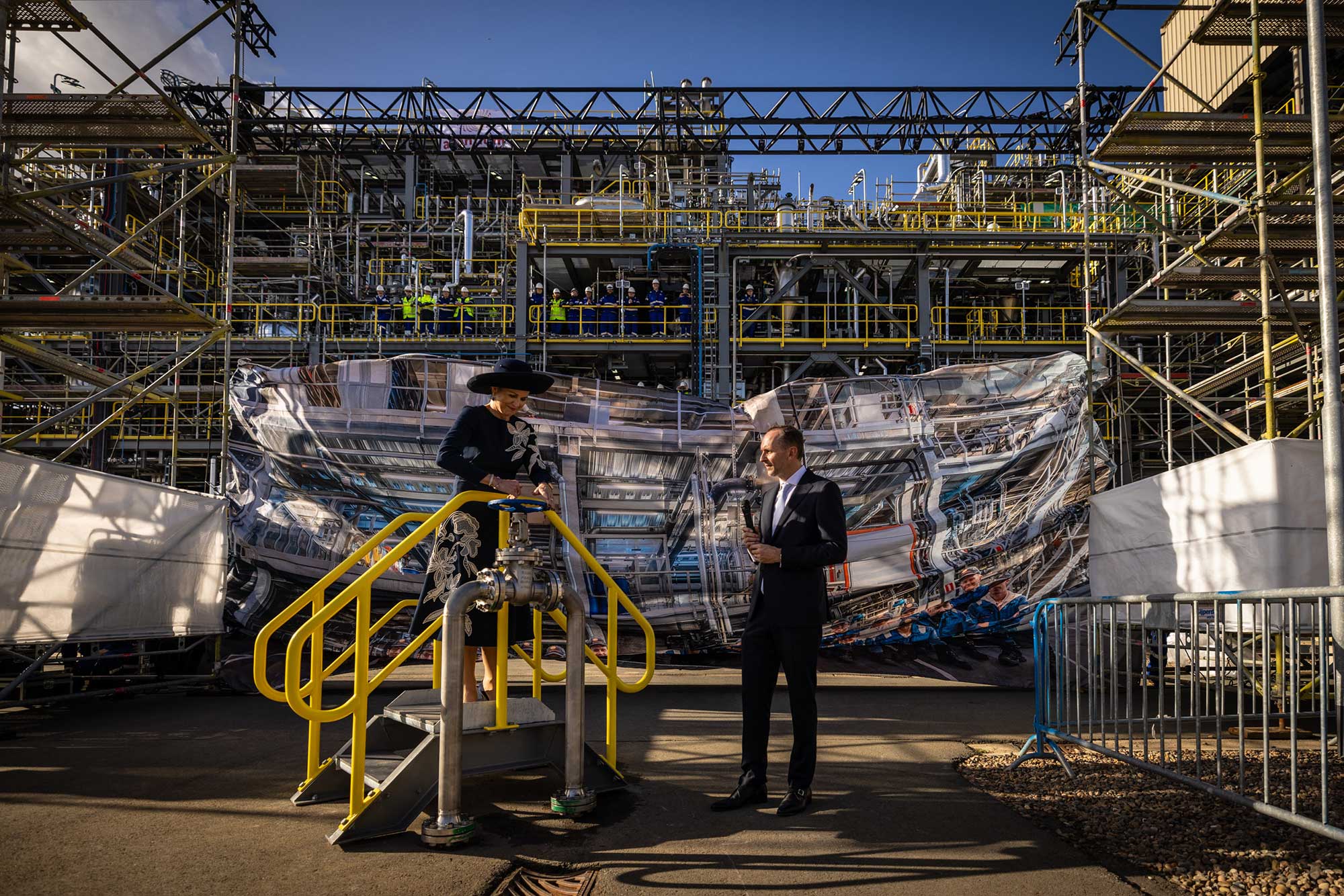 Koningin Máxima opent FDCA Flagship Plant Avantium, naast CEO Tom van Aken